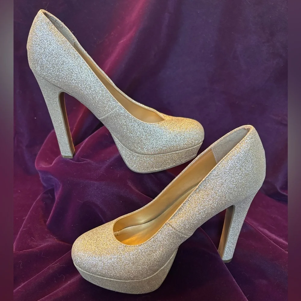 MASSIMO Women’s Silver Glitter Platform Pumps SZ 8 MED Width VERY Sparkly Shoes